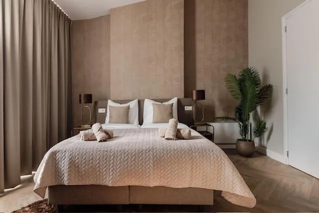 High End 2 Bedroom Family Apt With Ac